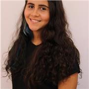 Profesora de matemáticas imparte clases a niños de manera virtual